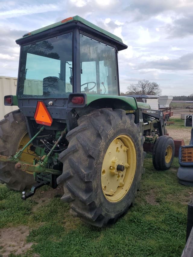 Image of John Deere 2940 equipment image 4