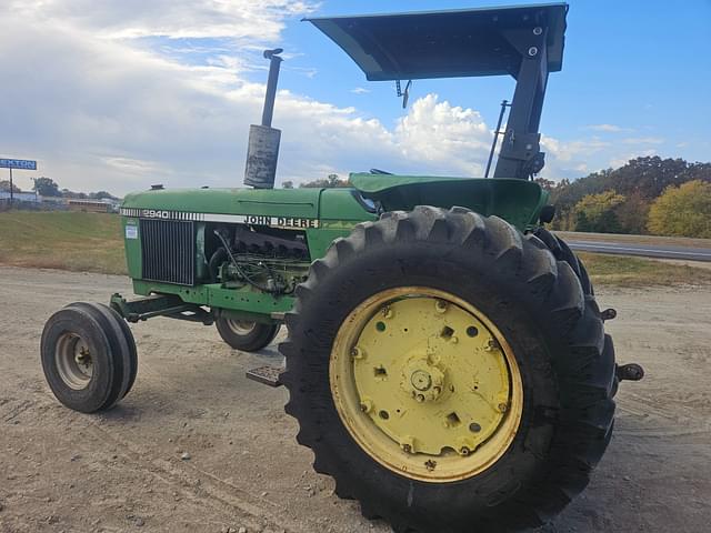 Image of John Deere 2940 equipment image 4