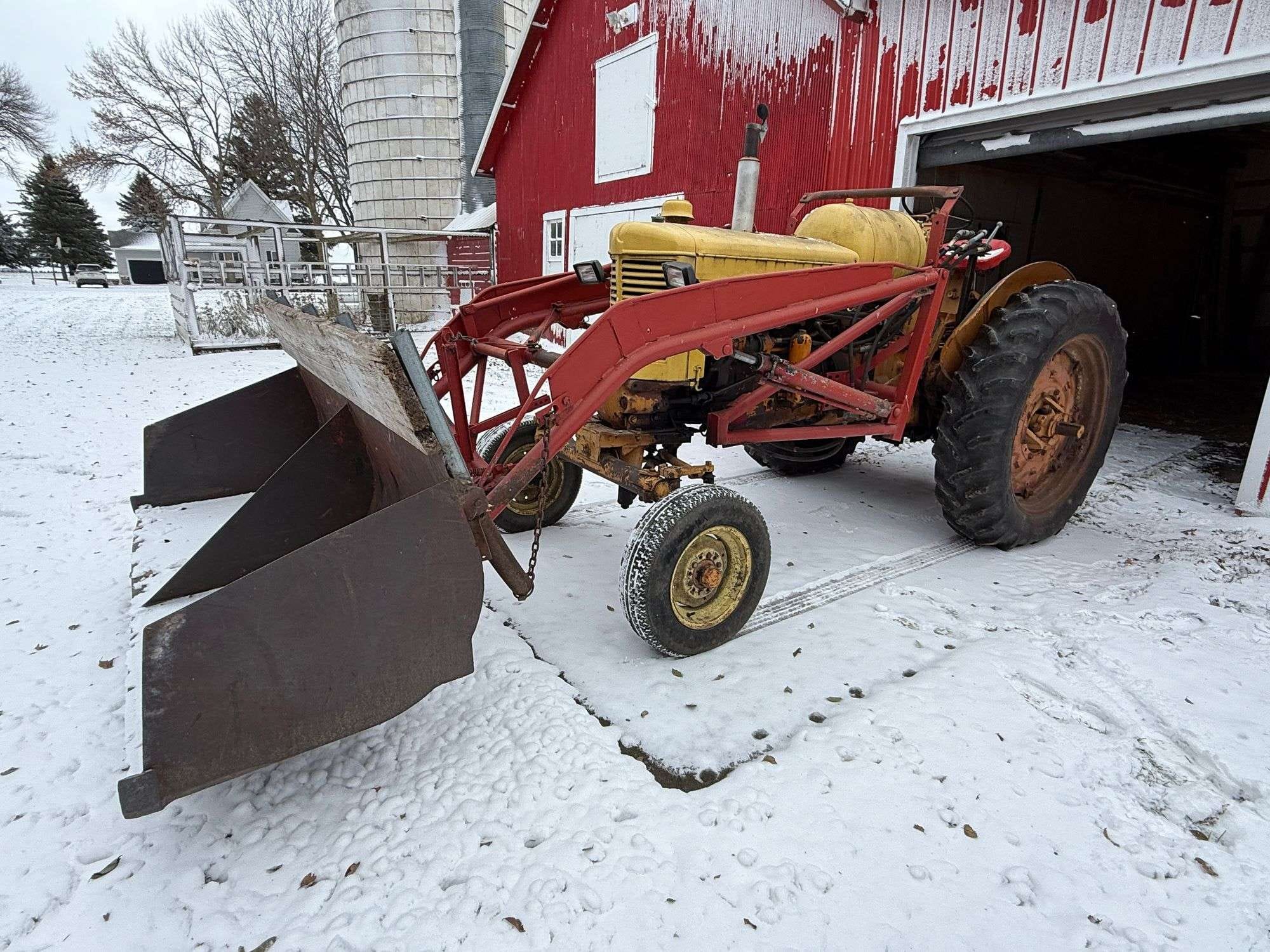 1955 Minneapolis-Moline UB Equipment Image0
