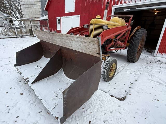 Image of Minneapolis-Moline UB equipment image 1