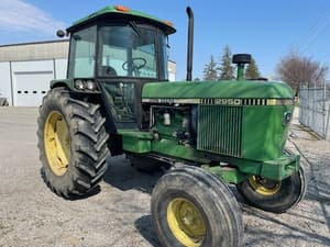 John Deere 2950 Image