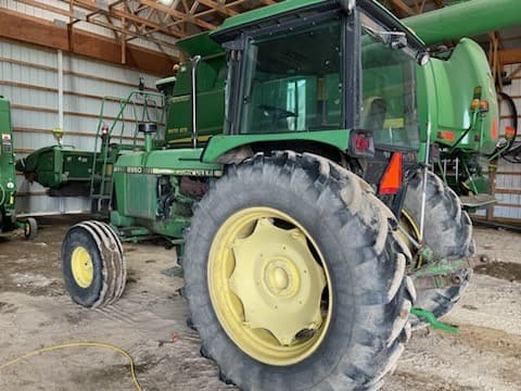 Image of John Deere 2950 Image 1