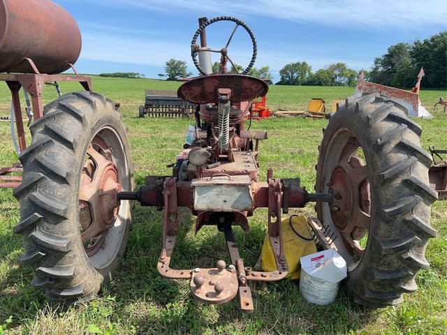 Image of International Harvester Farmall H equipment image 3