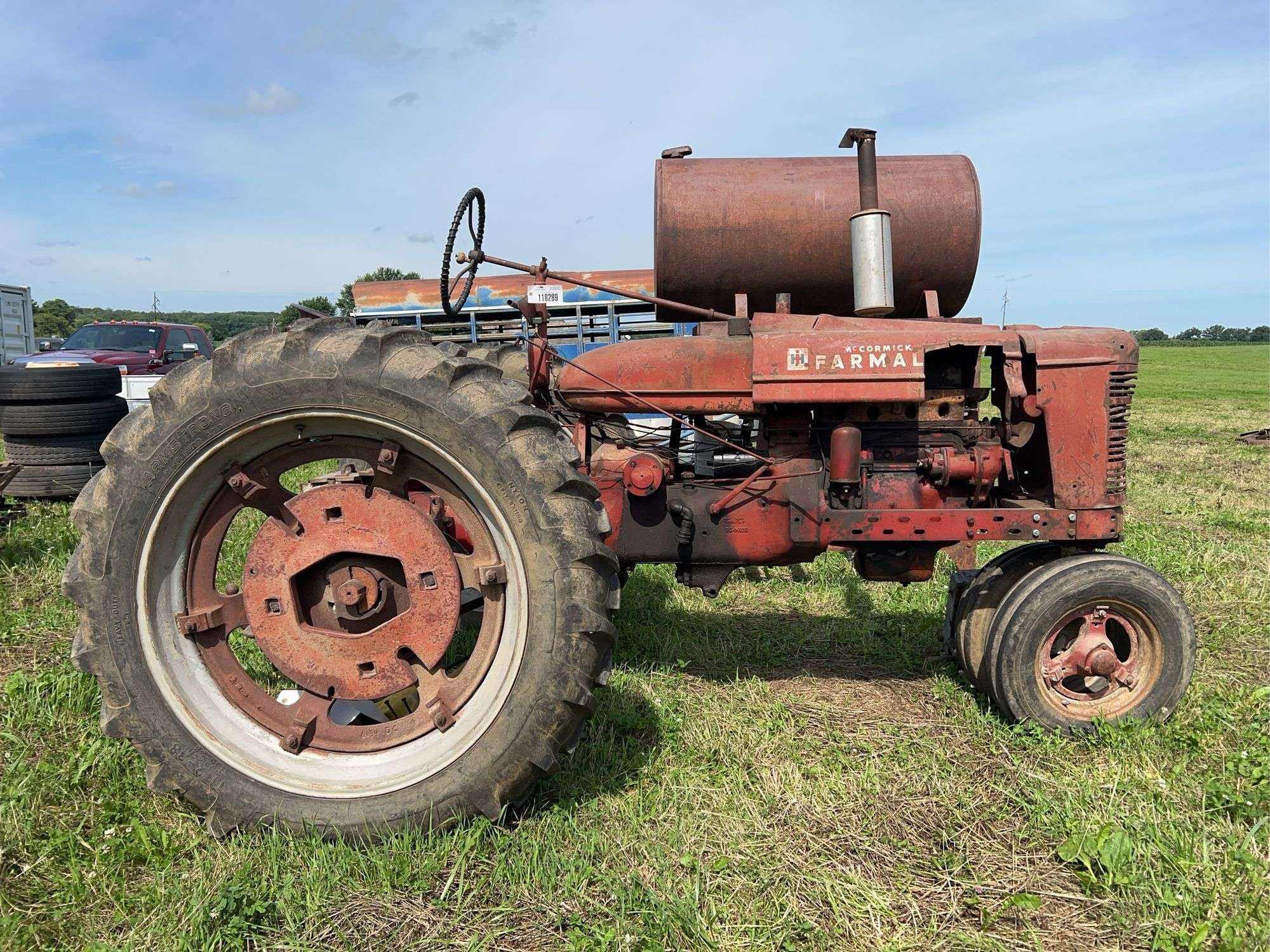 International Harvester Farmall H Equipment Image0
