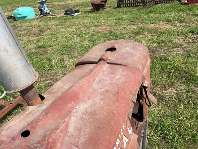 Image of International Harvester Farmall H equipment image 4