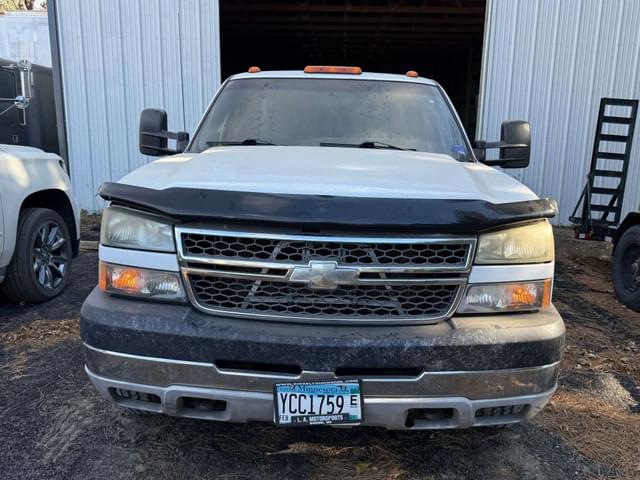 Image of Chevrolet 3500 equipment image 2