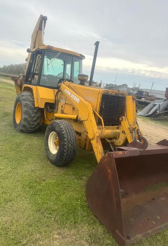 Image of John Deere 710B equipment image 1