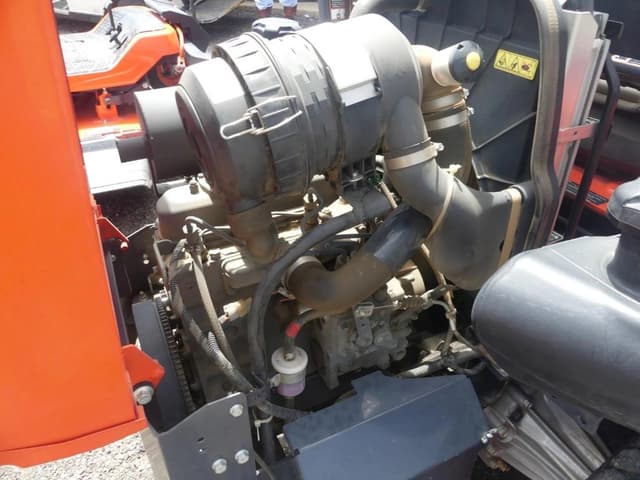 Image of Kubota ZD1211L equipment image 4