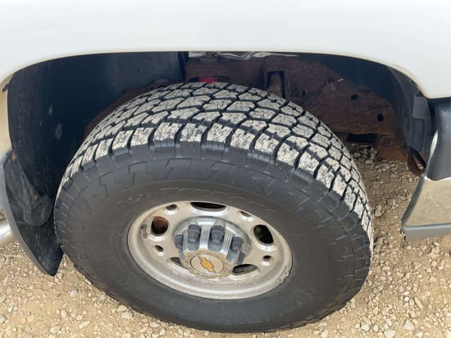 Image of Chevrolet 2500 equipment image 3