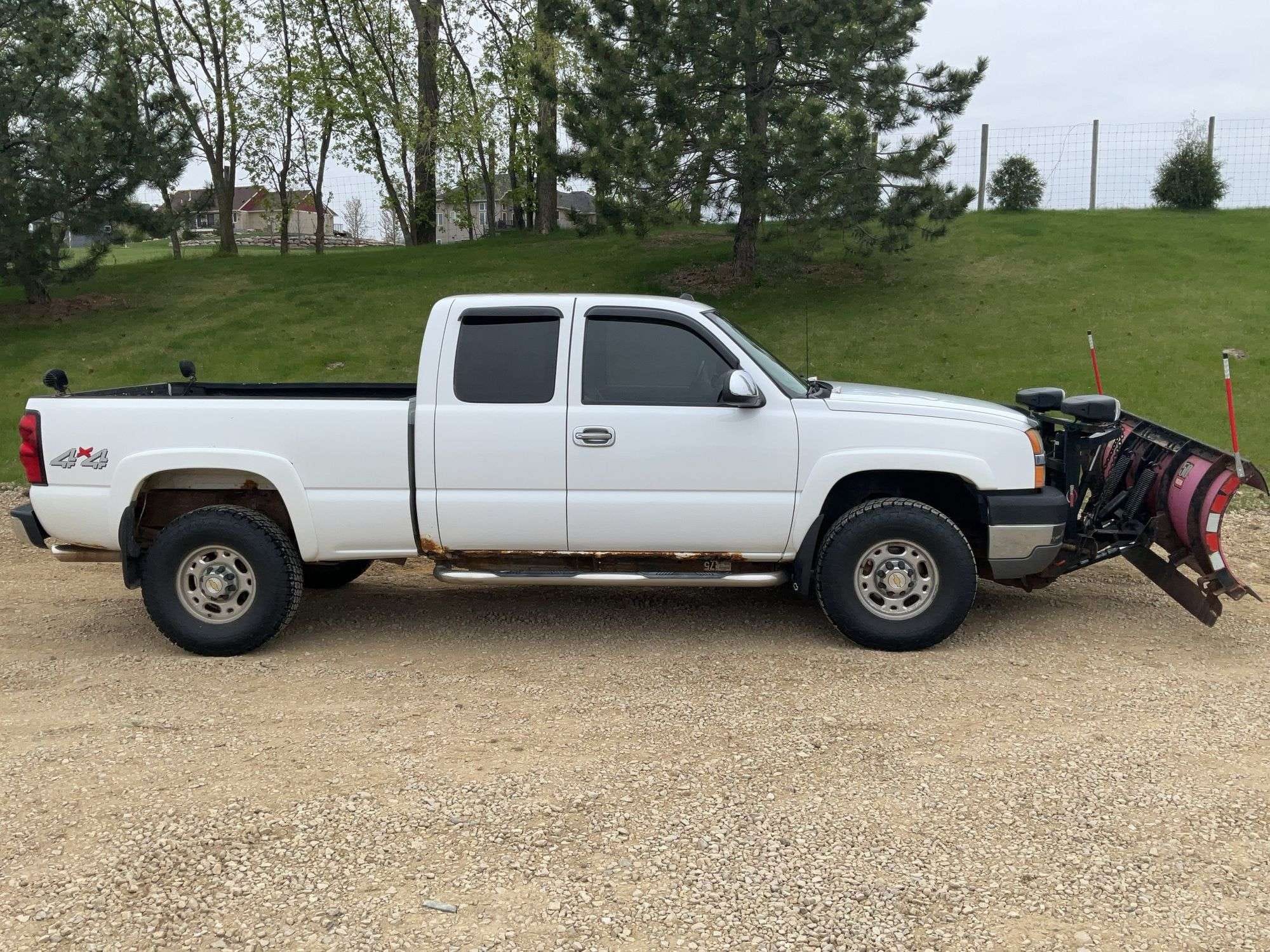 2004 Chevrolet 2500 Equipment Image0