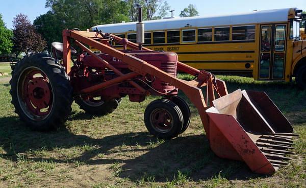 Image of International Harvester Farmall H Image 1