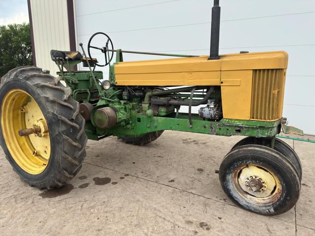 Image of John Deere 520 equipment image 1