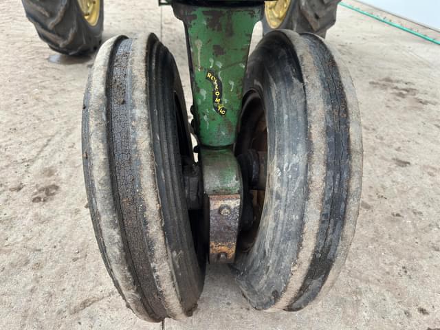 Image of John Deere 520 equipment image 3