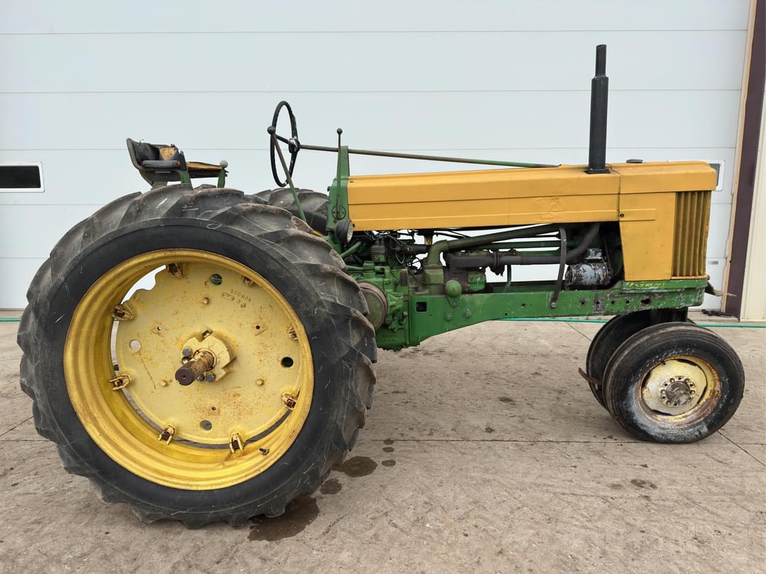 Image of John Deere 520 Primary image