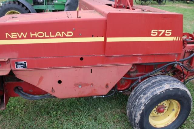Image of New Holland 575 equipment image 3