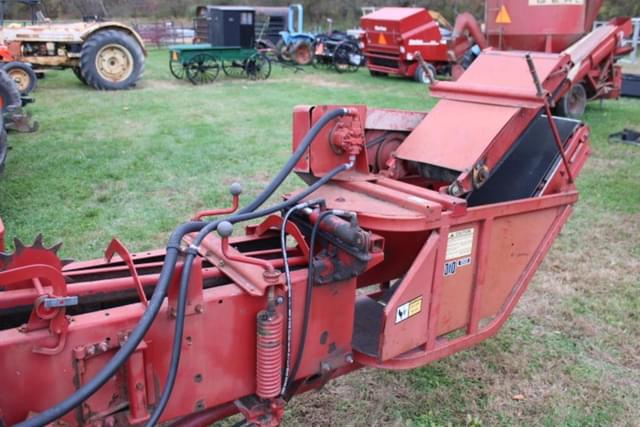 Image of New Holland 575 equipment image 4