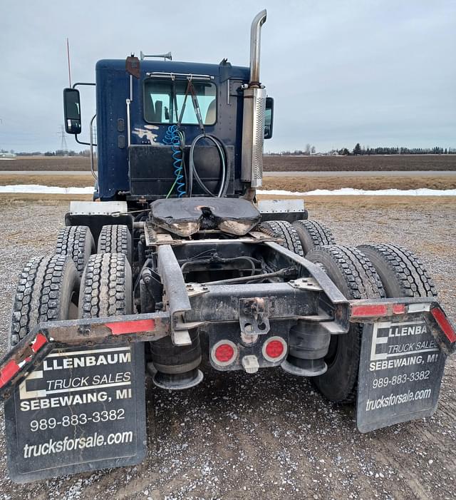 Image of Freightliner Columbia equipment image 4