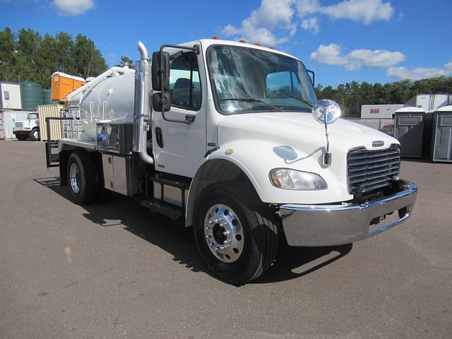 Image of Freightliner Business Class M2 equipment image 2