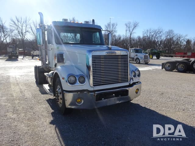 Image of Freightliner Coronado equipment image 4