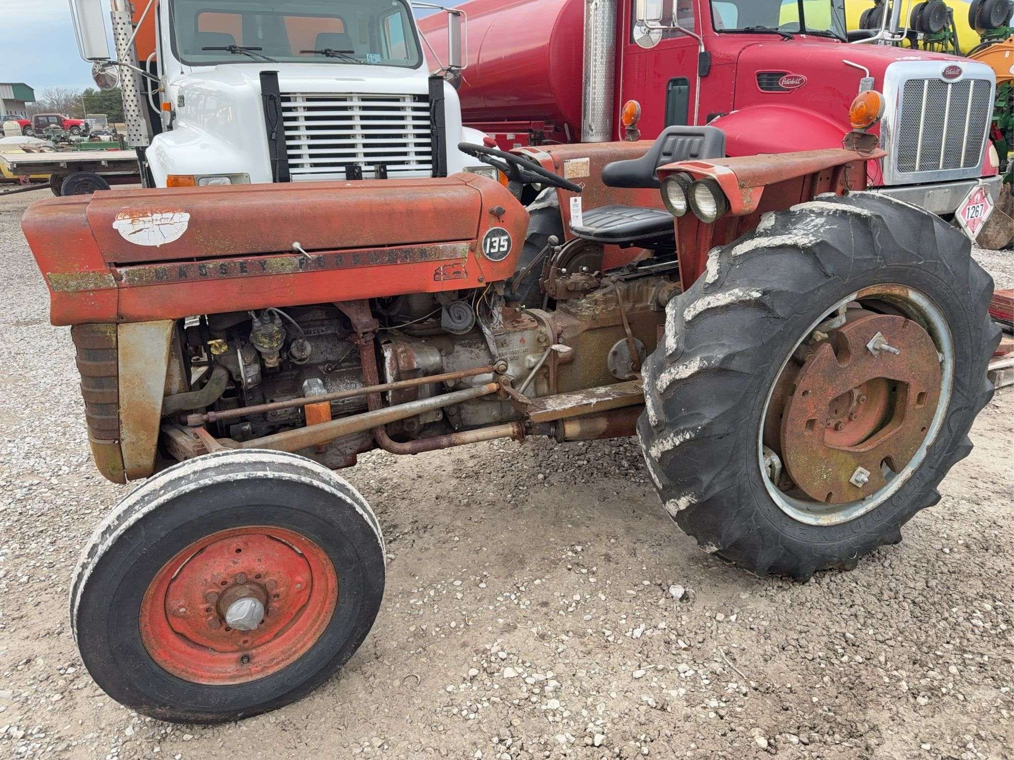 Massey Ferguson 135 Equipment Image0
