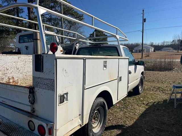 Image of Chevrolet 2500 equipment image 1