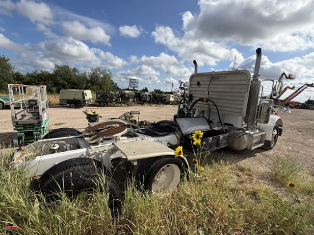 Image of Peterbilt 379 equipment image 4