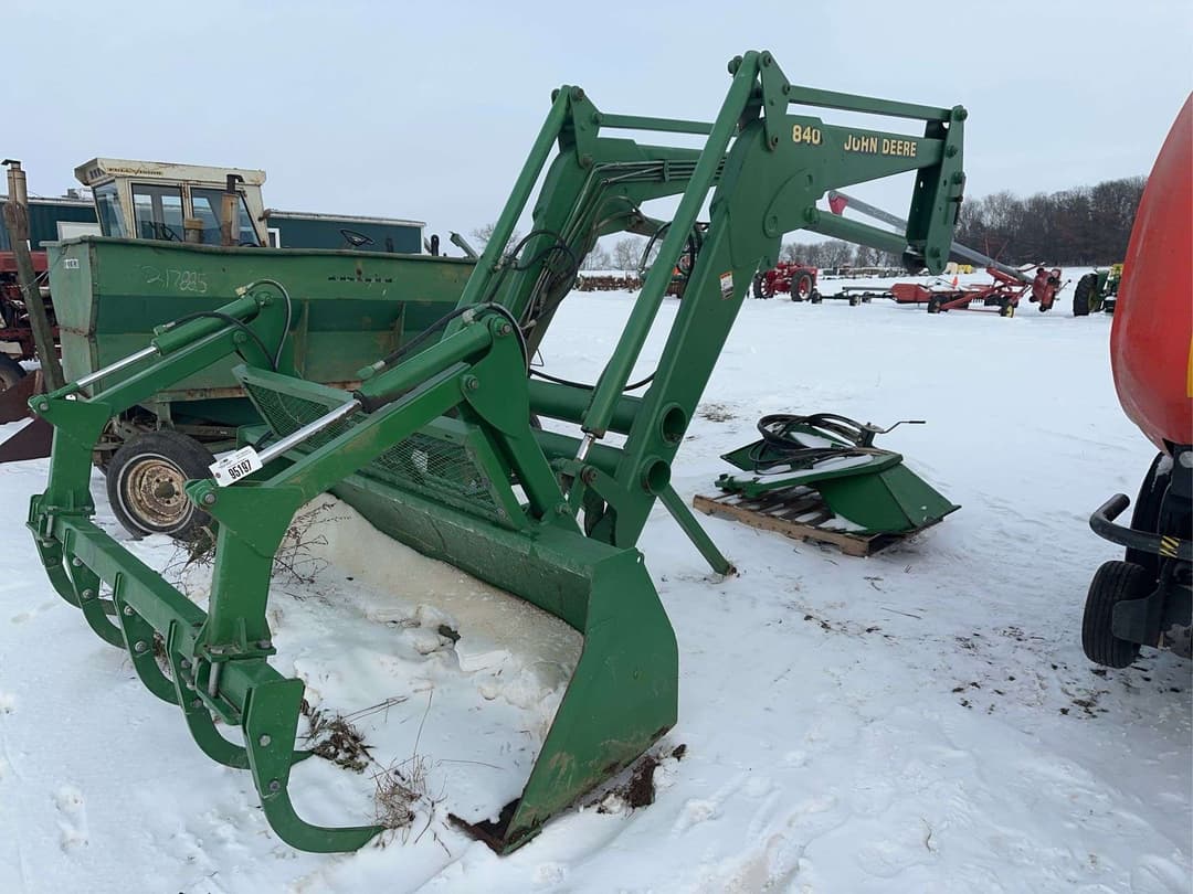 Image of John Deere 840 Primary image