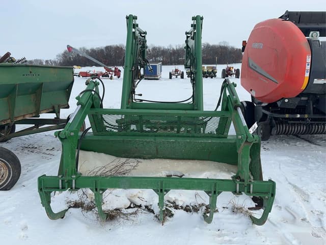 Image of John Deere 840 equipment image 1