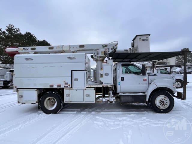Image of Ford F-750 equipment image 3