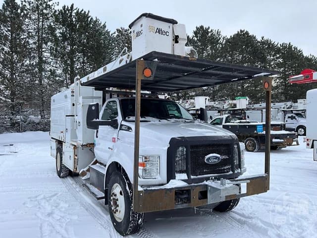 Image of Ford F-750 equipment image 2