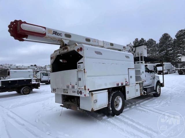 Image of Ford F-750 equipment image 4