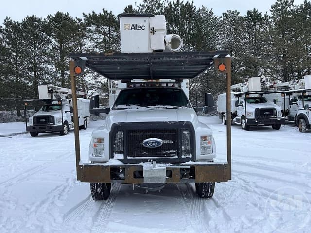 Image of Ford F-750 equipment image 1