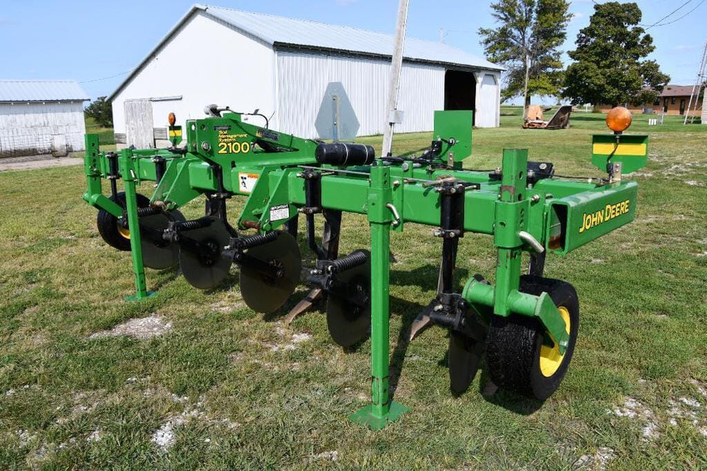 Main image John Deere 2100