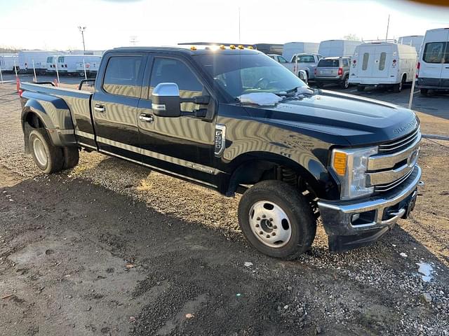 Image of Ford F-350 equipment image 3