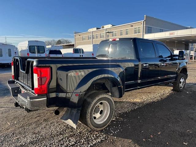 Image of Ford F-350 equipment image 2