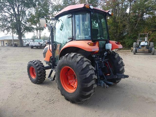 Image of Kubota M7060 equipment image 4