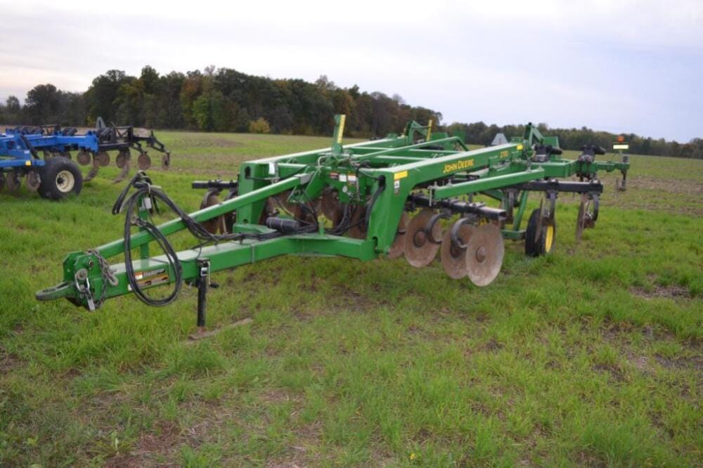 Main image John Deere 2700