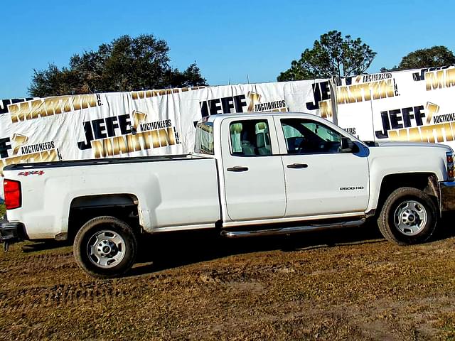 Image of Chevrolet 2500HD equipment image 3