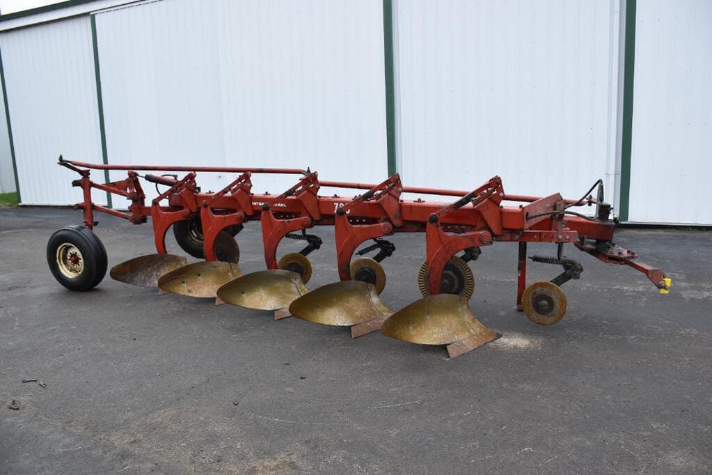 Main image International Harvester 720