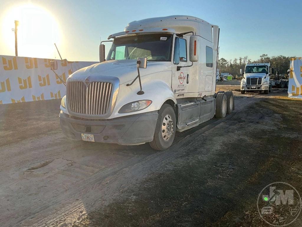 2016 International LF687 Equipment Image0