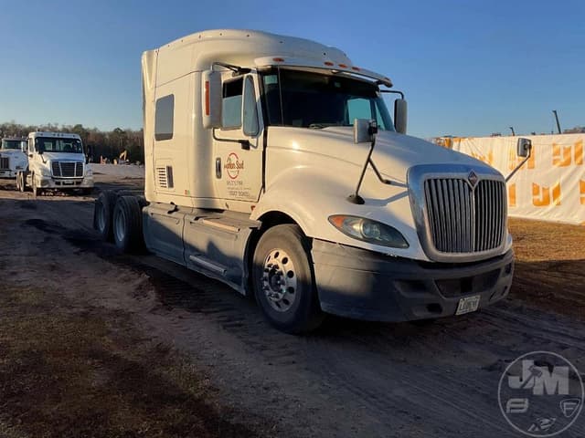 Image of International LF687 equipment image 2