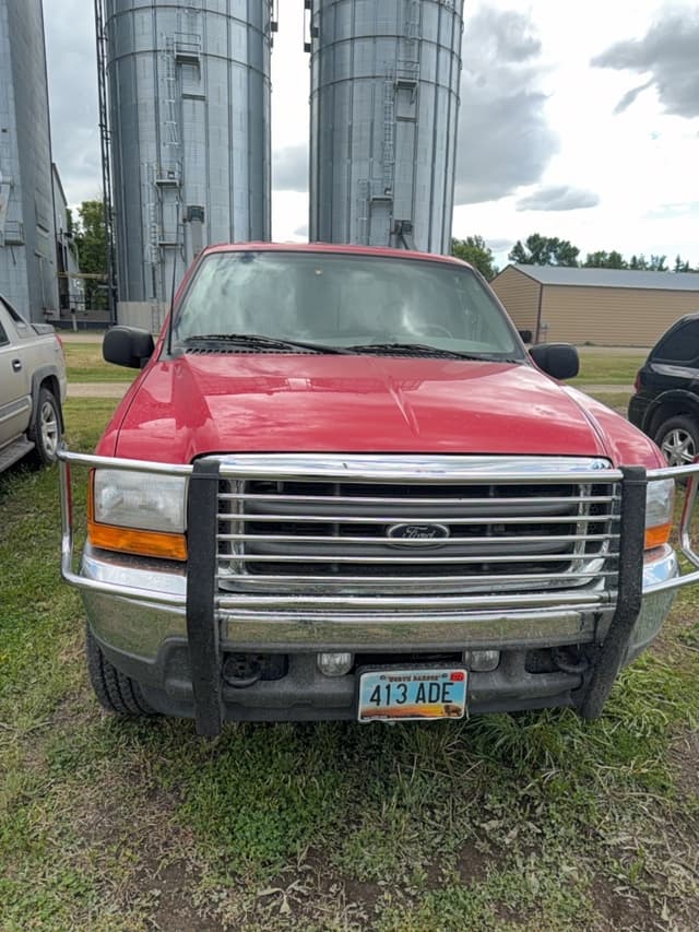 Image of Ford F-350 equipment image 2