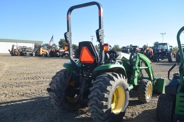 Image of John Deere 3320 equipment image 2