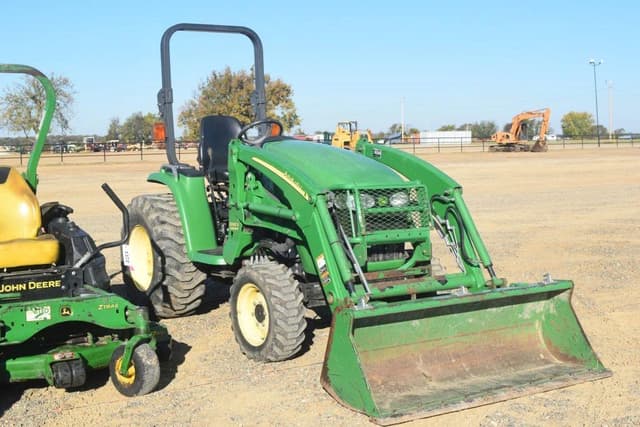 Image of John Deere 3320 equipment image 3