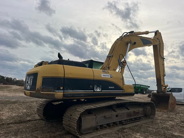 Image of Caterpillar 330D equipment image 3