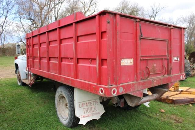 Image of Ford F-600 equipment image 3