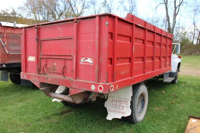 Image of Ford F-600 equipment image 4