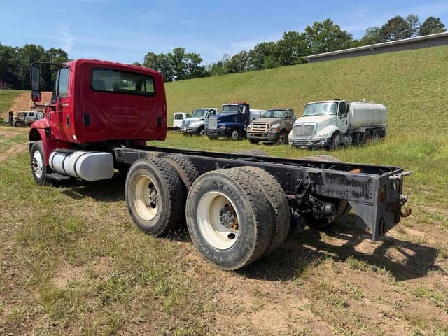Image of International DuraStar 4400 equipment image 2