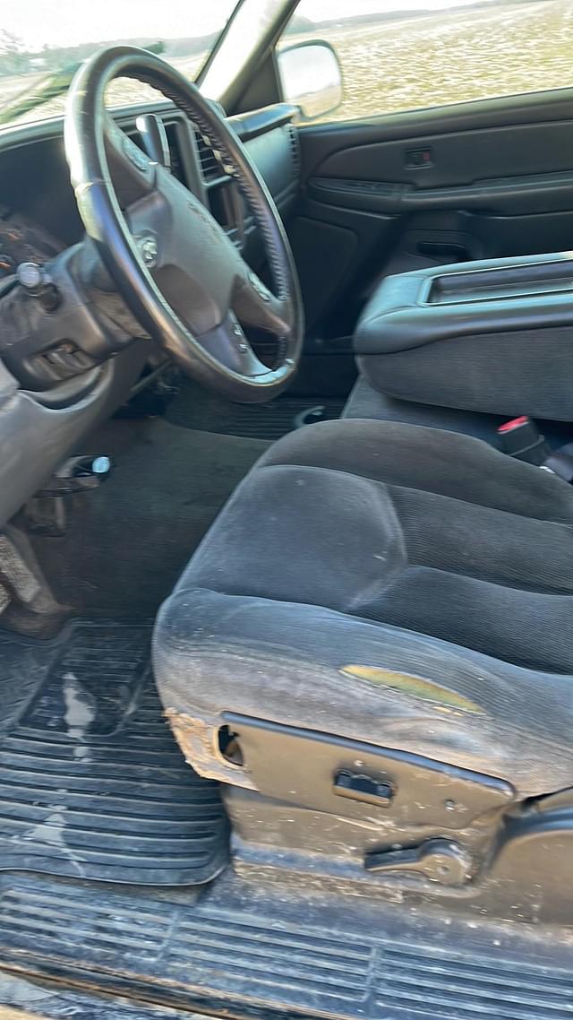 Image of GMC 2500 equipment image 4