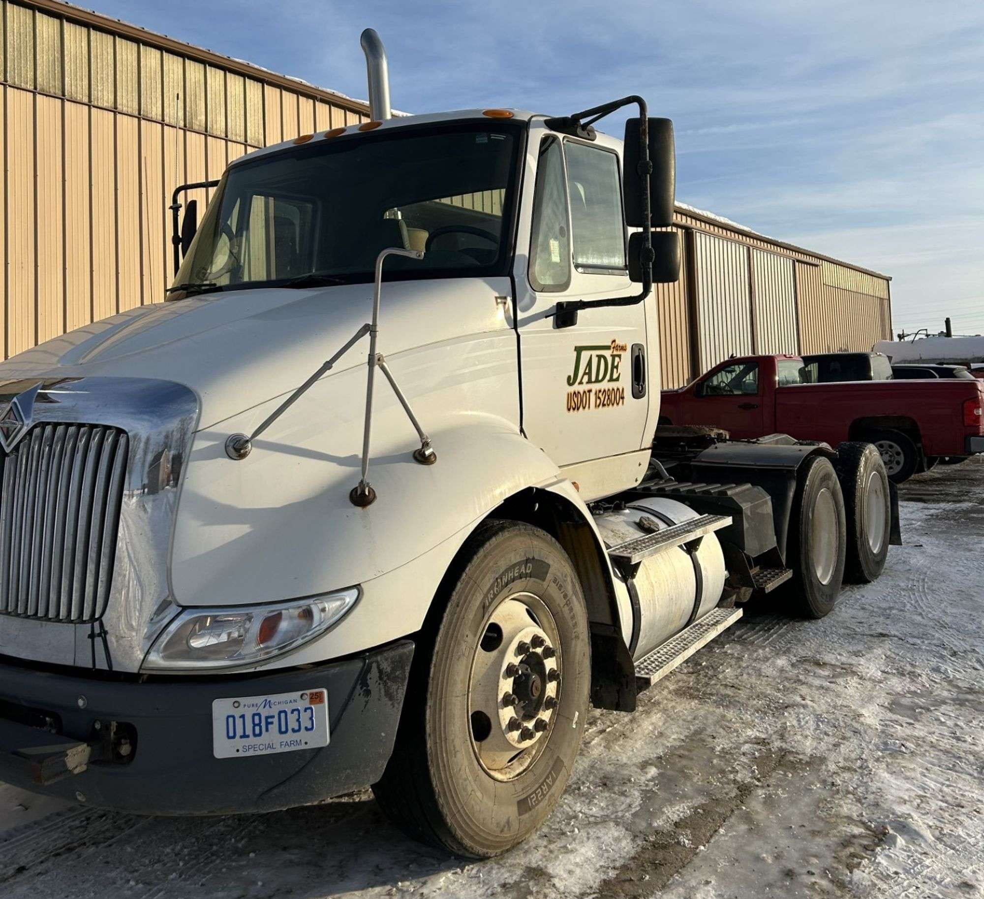 2004 International 8600 Equipment Image0